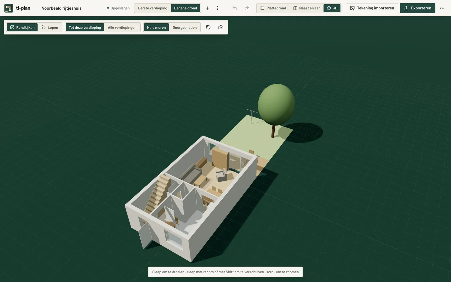 Het voorbeeldhuis in de 3D-weergave van ti-plan: de begane grond met woonkamer, keuken, hal en trap, de tuin met een boom erachter.